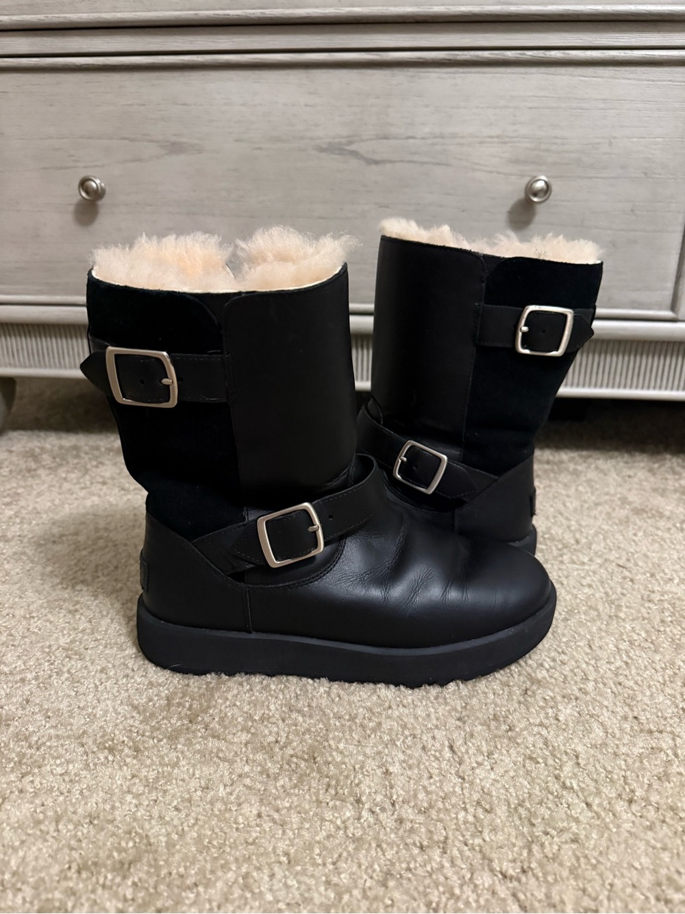 Womens UGG Leather Moto Boot with Shearling Lining Sz 8 NEW
